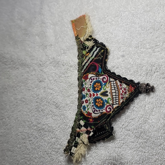 Sugar Skull wrist cuff - handmade - Picture 3 of 7